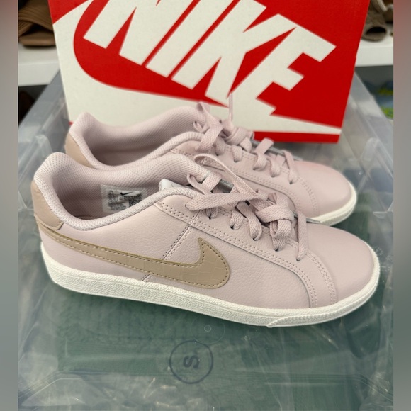 NIB Nike Court Royale Women’s Sneakers – Size 6.5 pink lavender purple - Picture 4 of 11